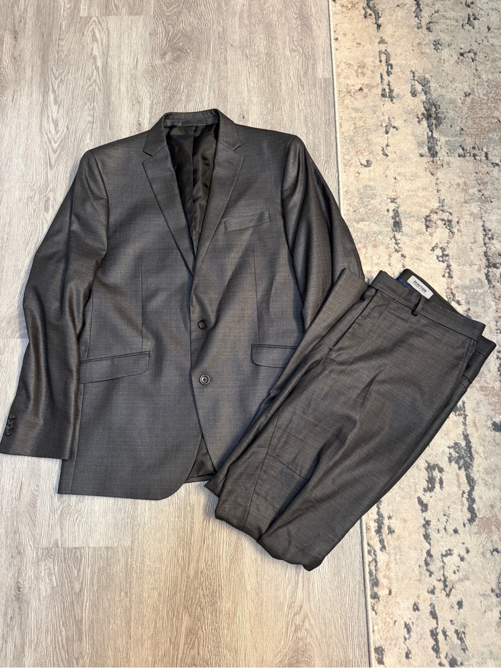 Kenneth Cole Reaction Suit Mens 42L 35W(38x32) Shinny Gray Solid Techni-Cole Fit